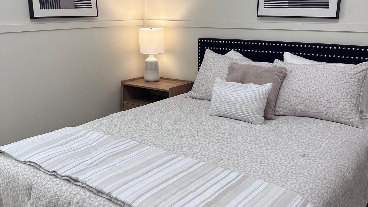 Photo of Bedroom in Suncoast Estates