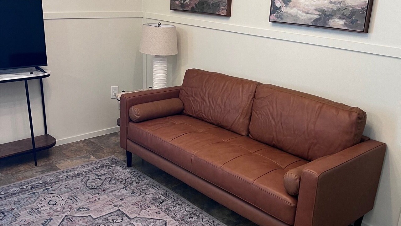Photo of Livingroom in Suncoast Estates