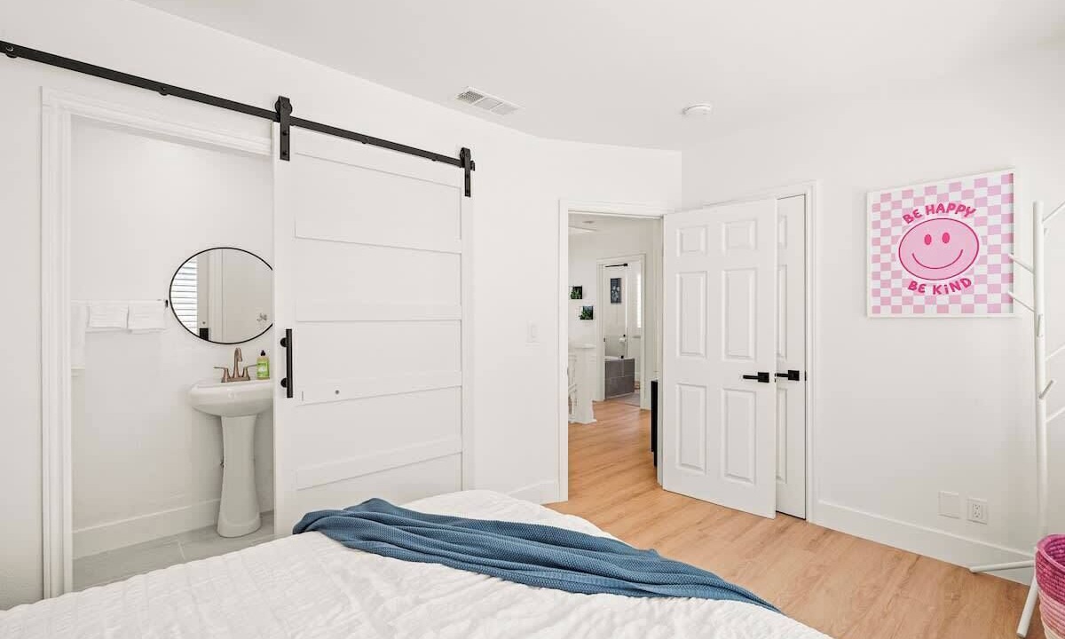Photo of Bedroom in Harbor
