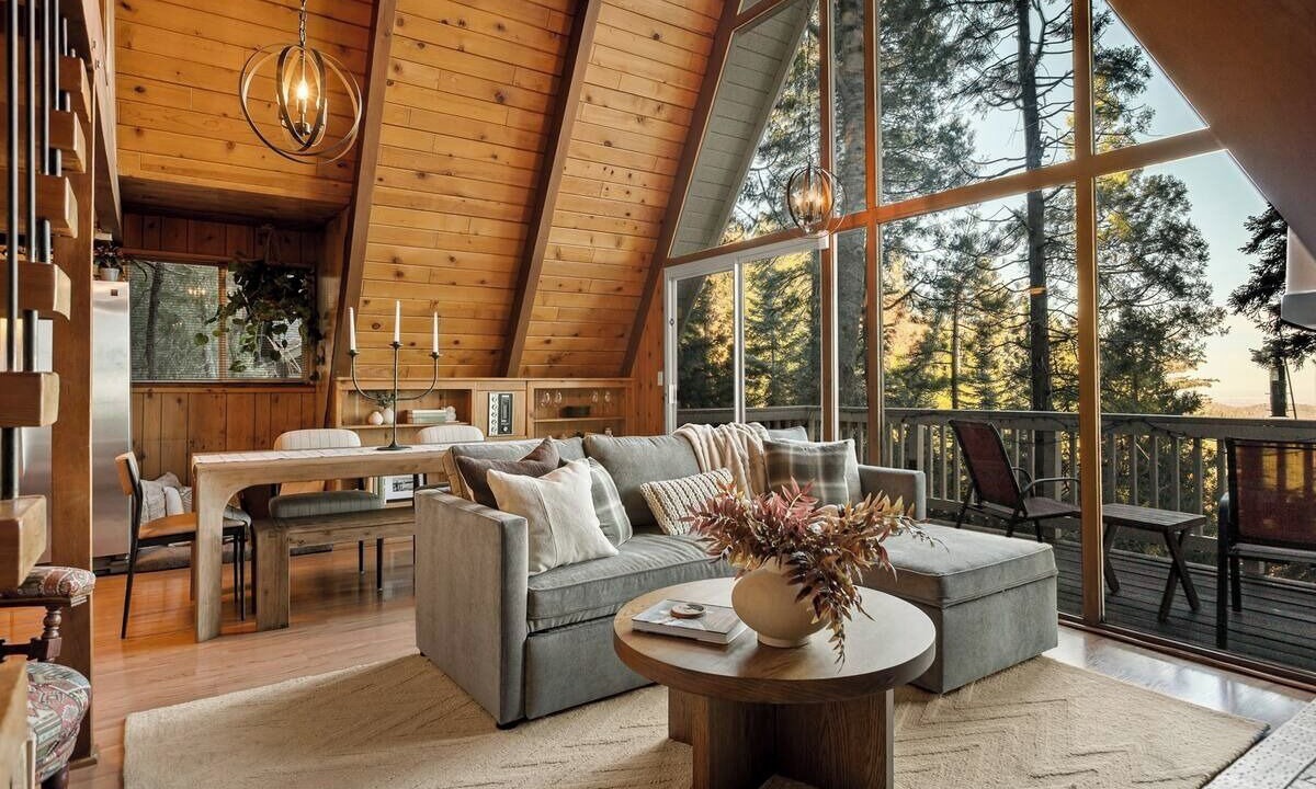 Photo of Livingroom in Crestline
