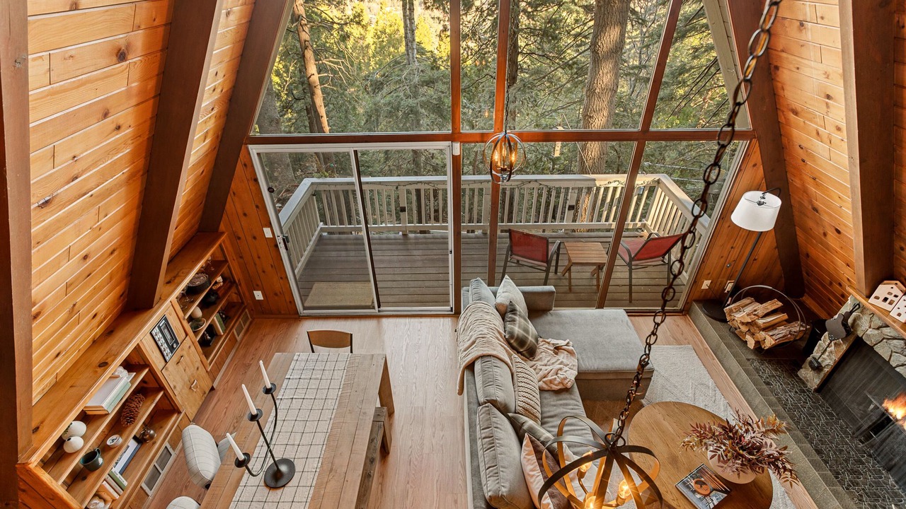 Photo of Livingroom in Crestline