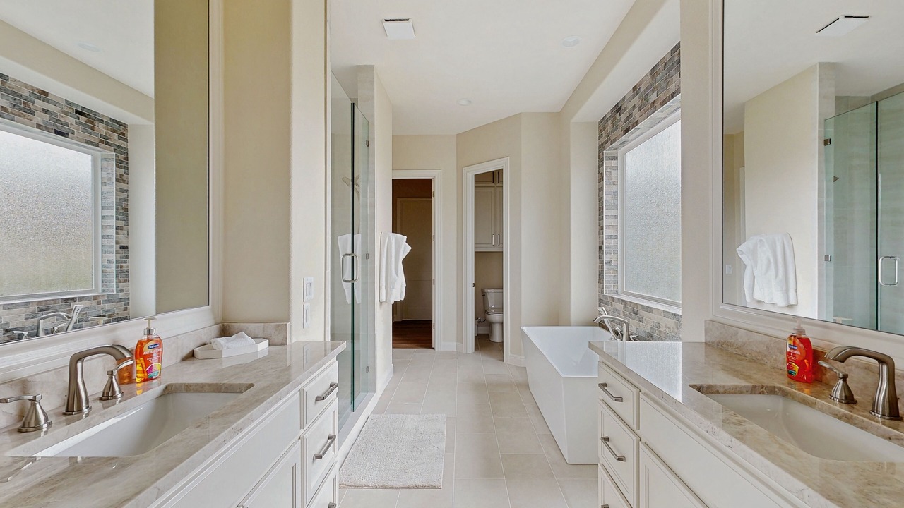 Photo of Bathroom in Point Venture
