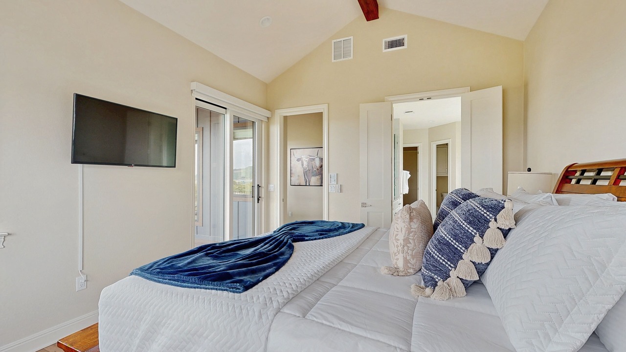 Photo of Bedroom in Point Venture