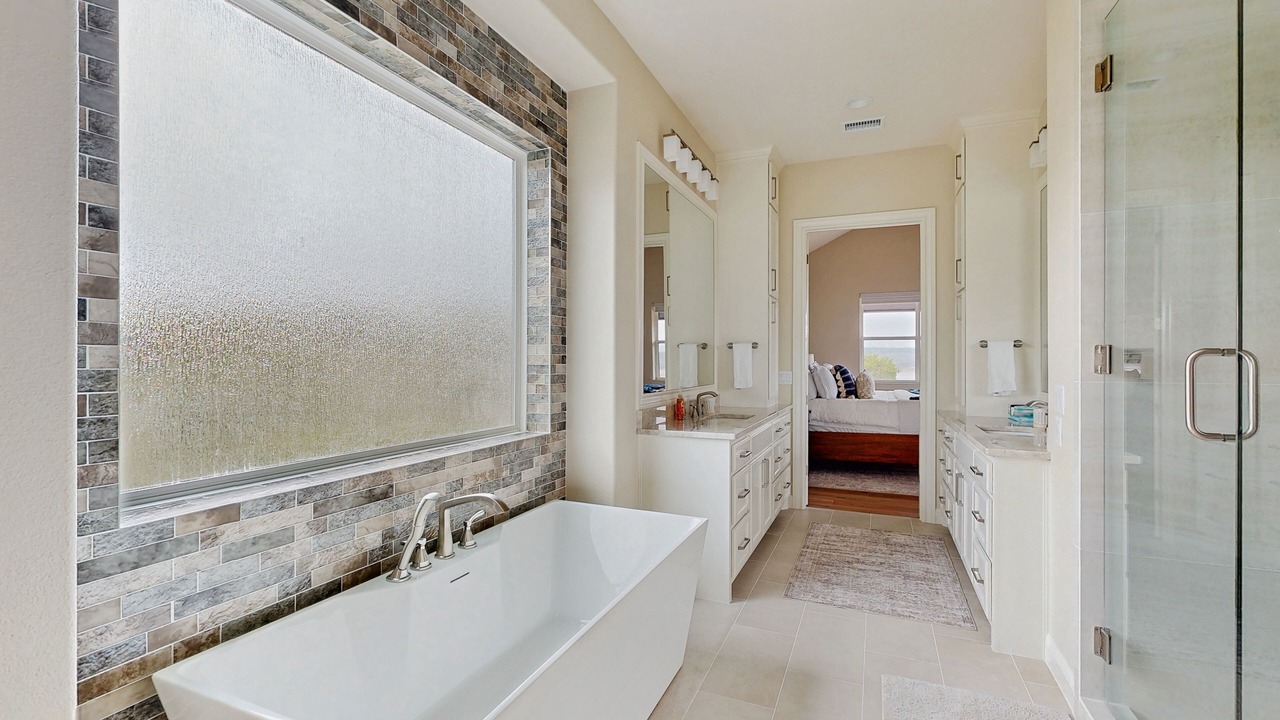 Photo of Bathroom in Point Venture