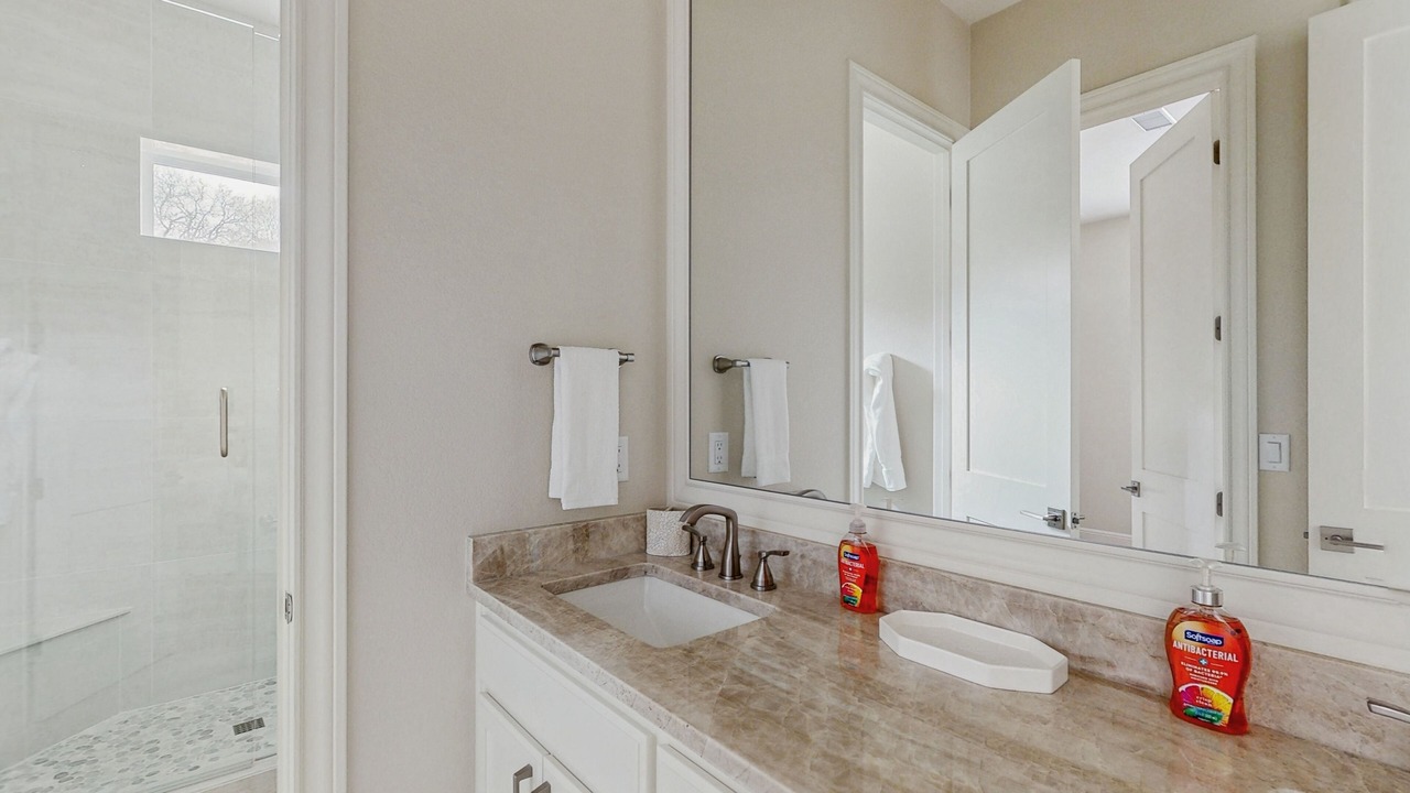 Photo of Bathroom in Point Venture