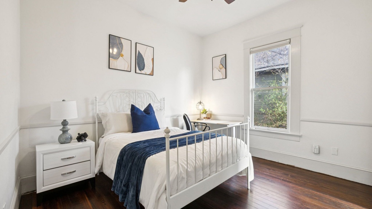 Photo of Bedroom in Junius Heights