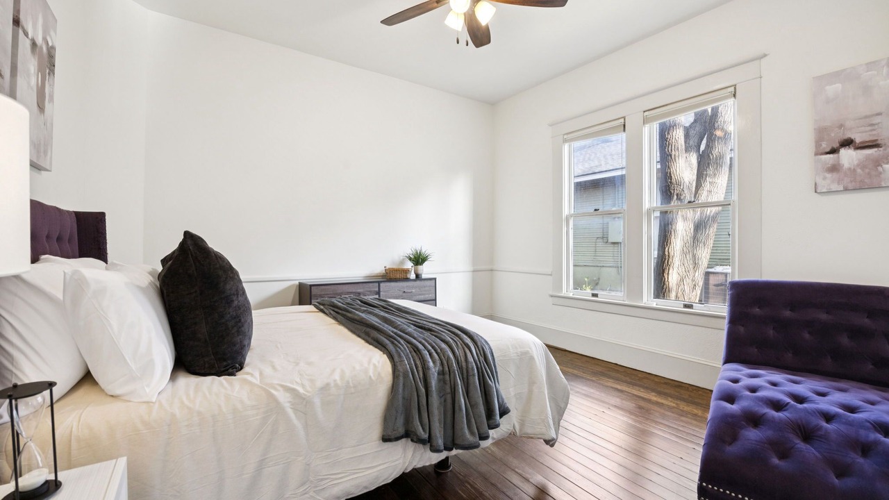 Photo of Bedroom in Junius Heights