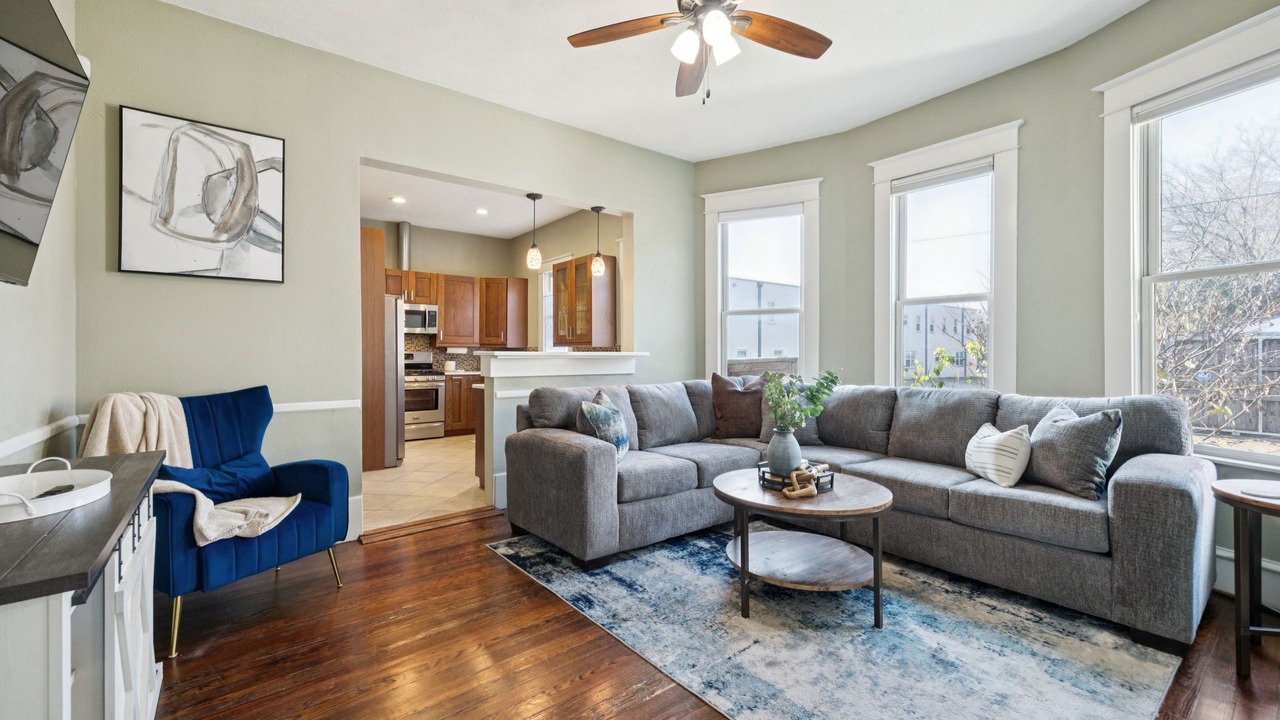 Photo of Livingroom in Junius Heights