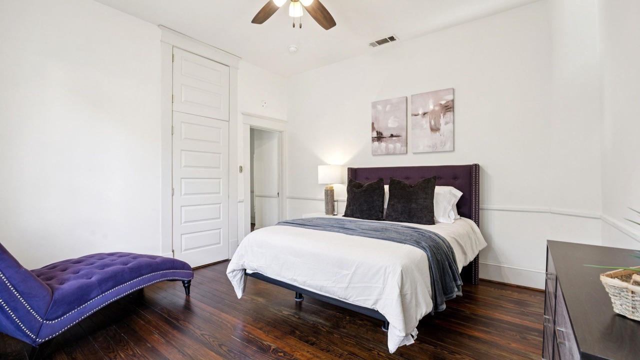 Photo of Bedroom in Junius Heights