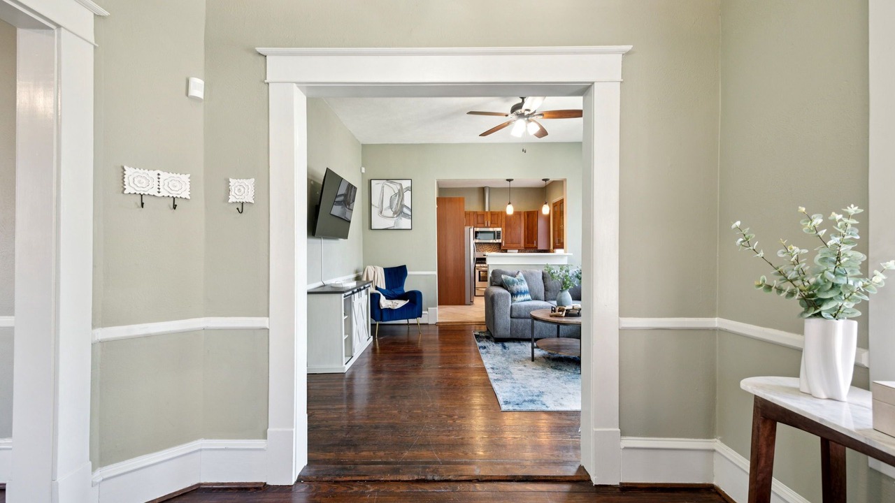 Photo of Livingroom in Junius Heights