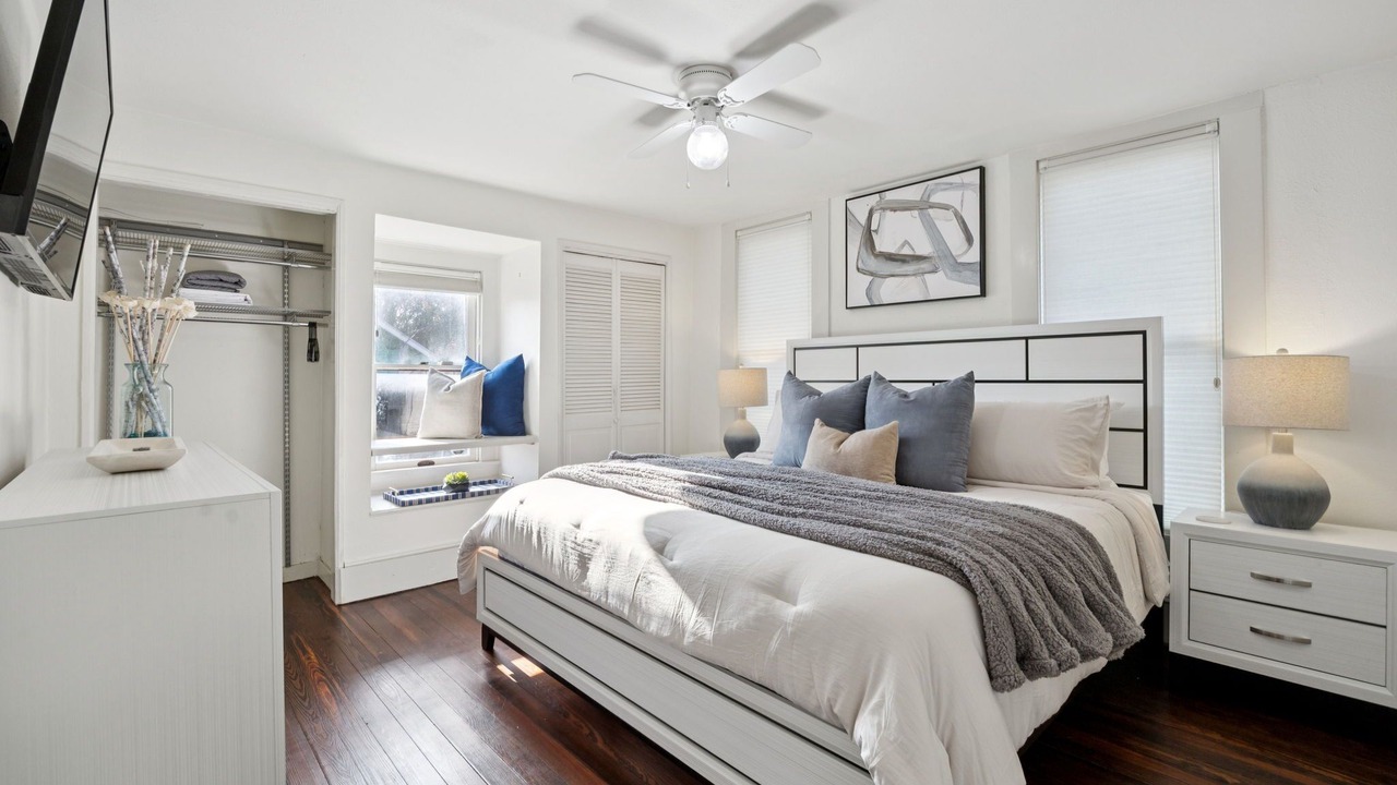 Photo of Bedroom in Junius Heights