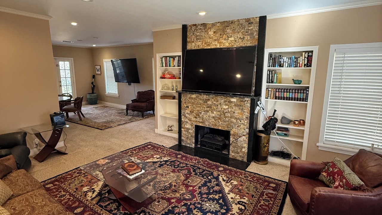 Photo of Livingroom in Sayles Blvd. Area