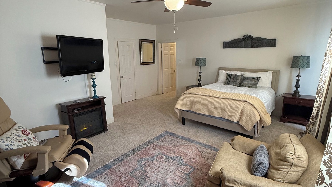 Photo of Bedroom in Sayles Blvd. Area