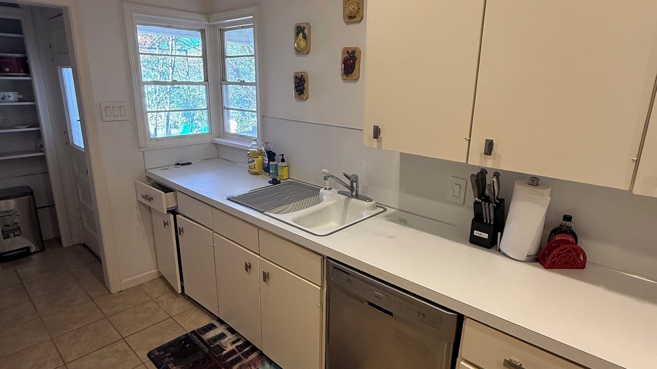 Photo of Kitchen in Sayles Blvd. Area