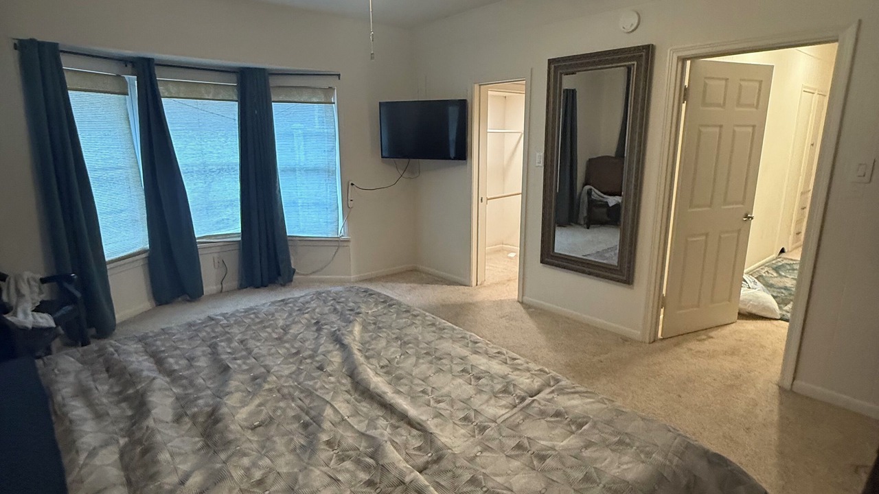 Photo of Bedroom in Sayles Blvd. Area