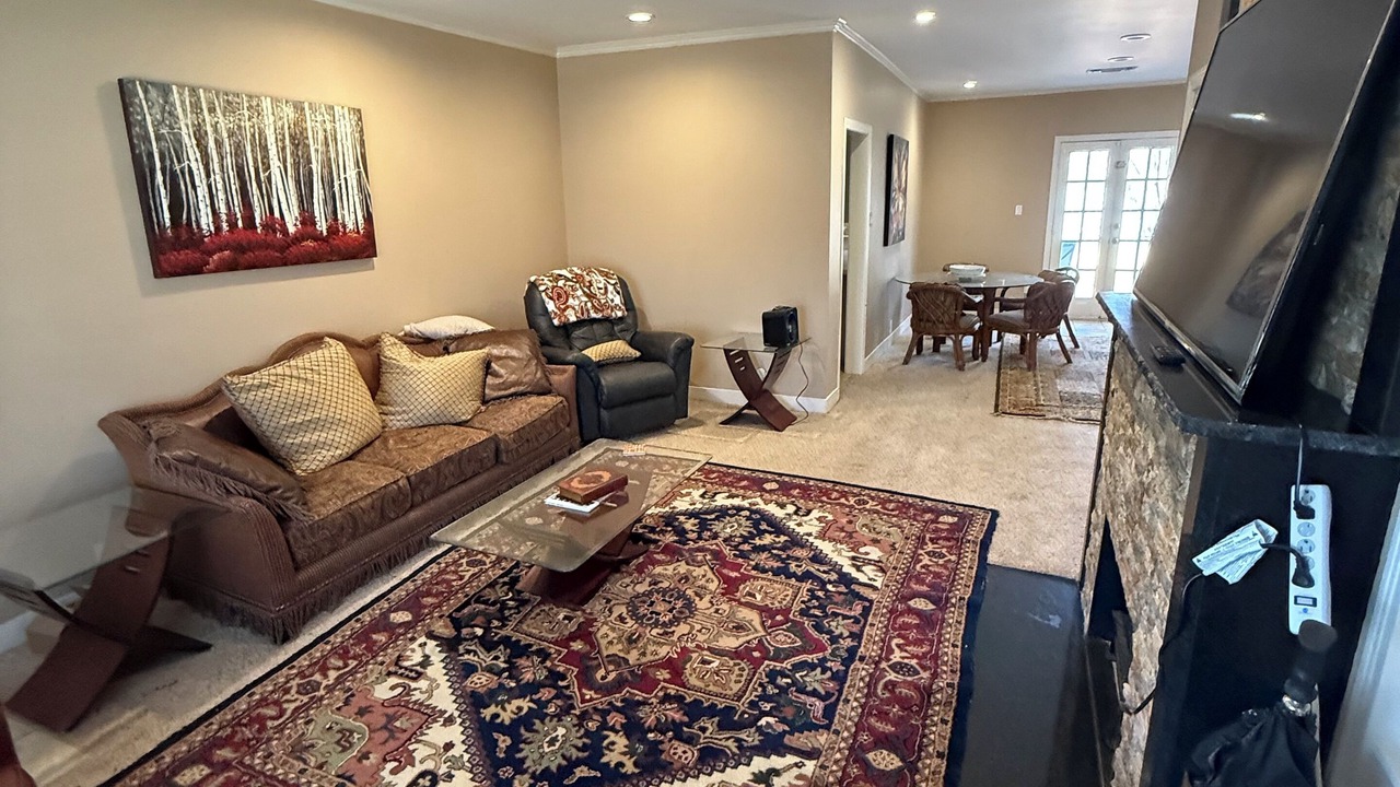 Photo of Livingroom in Sayles Blvd. Area