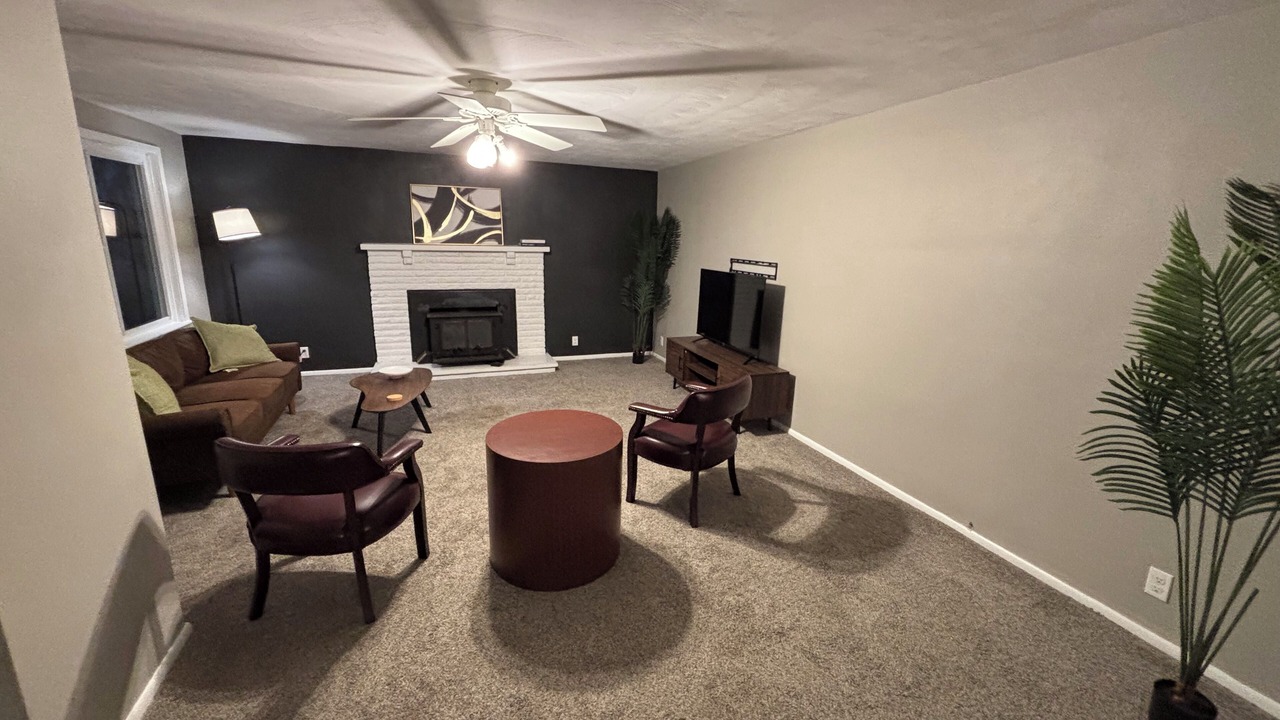 Photo of Livingroom in West Mifflin