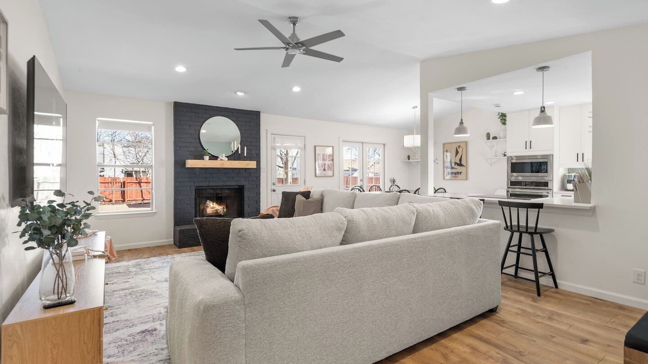 Photo of Livingroom in Springwoods