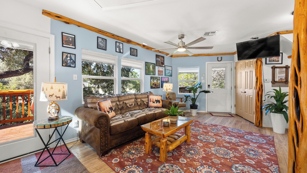 Photo of Livingroom in Lakehills