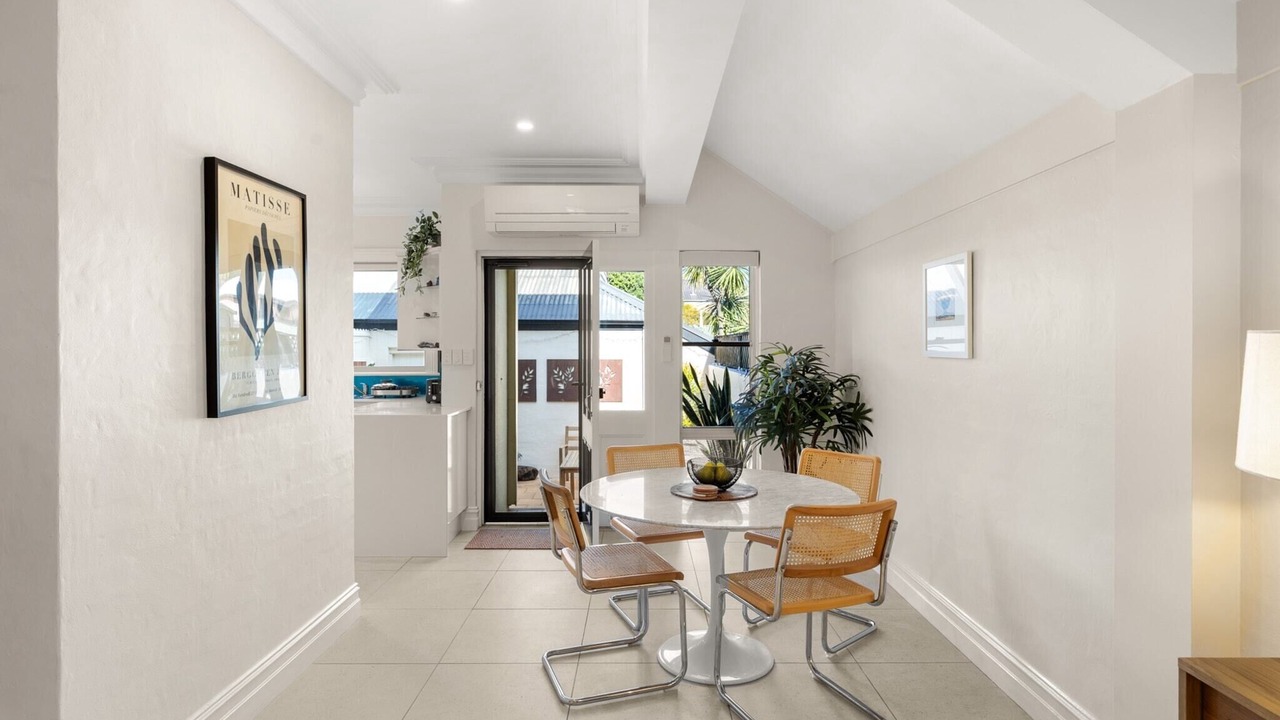 Photo of Livingroom in Cooks Hill