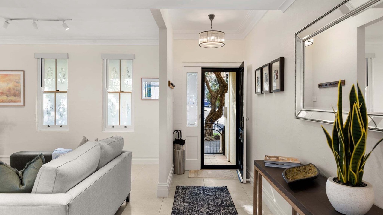 Photo of Livingroom in Cooks Hill