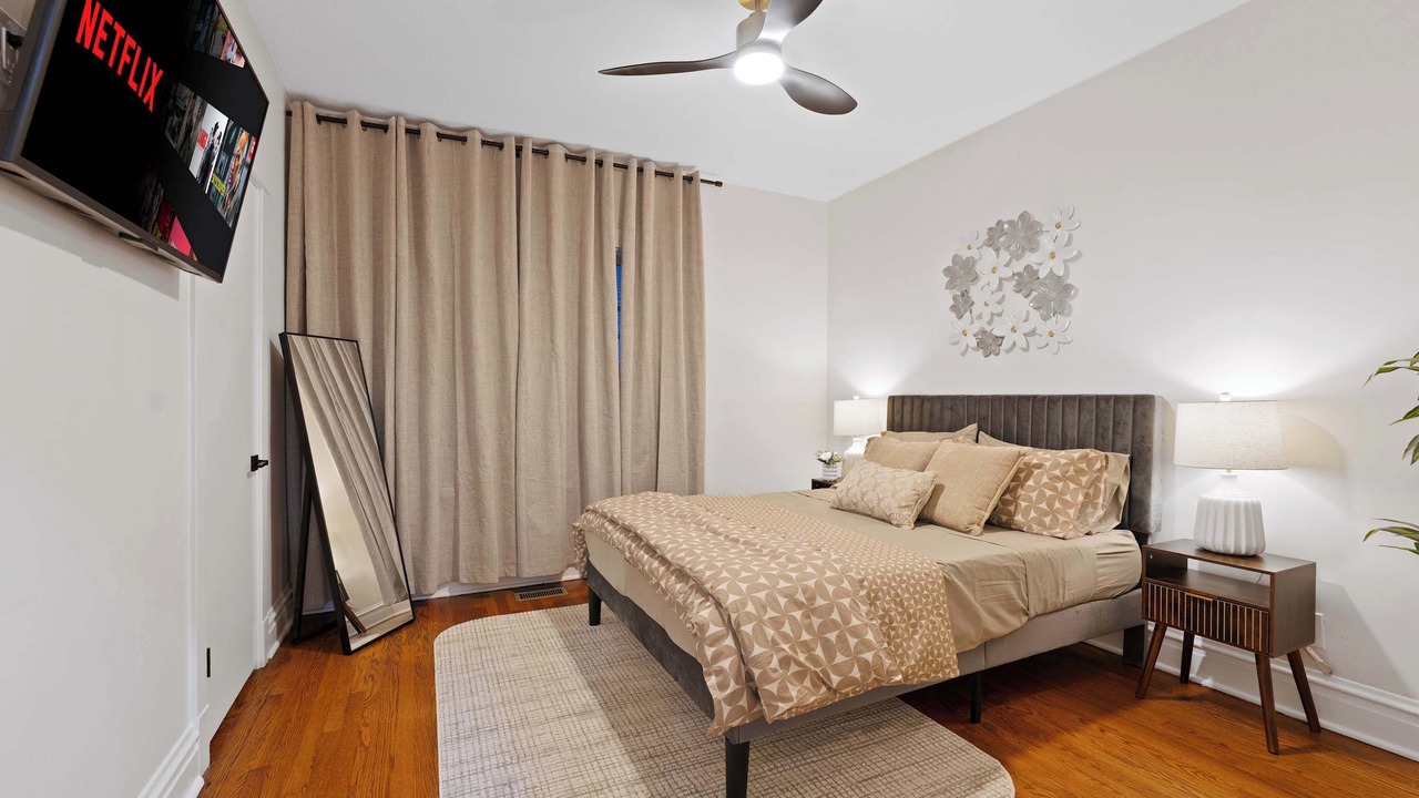 Photo of Bedroom in Elmhurst