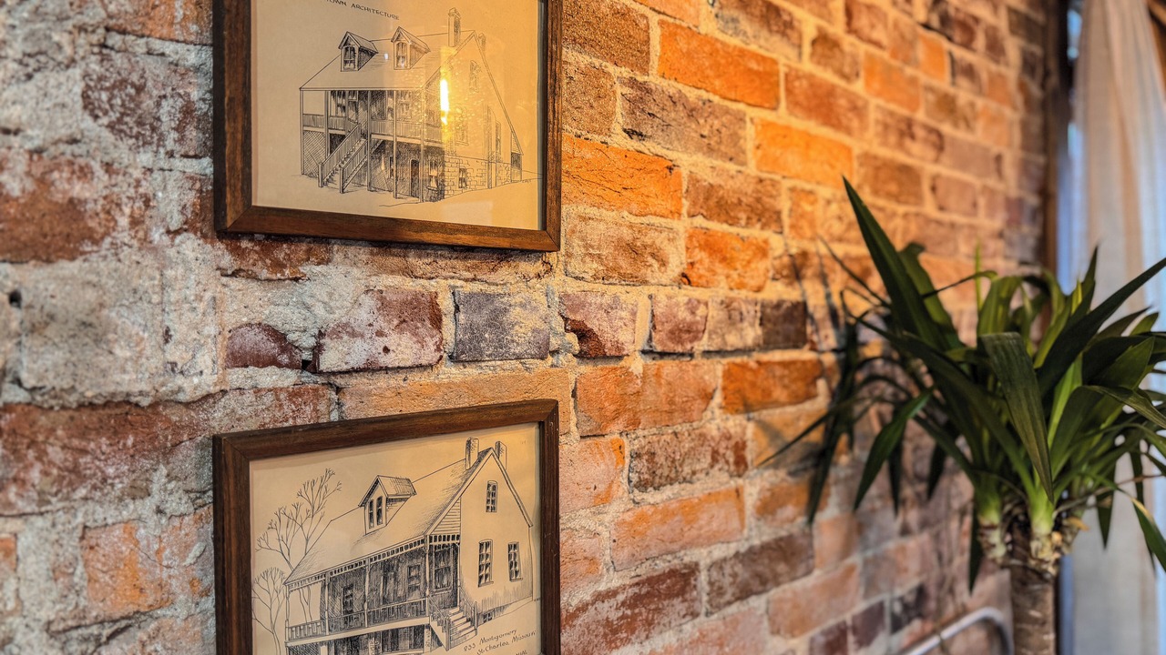 Photo of Others in Bourbon