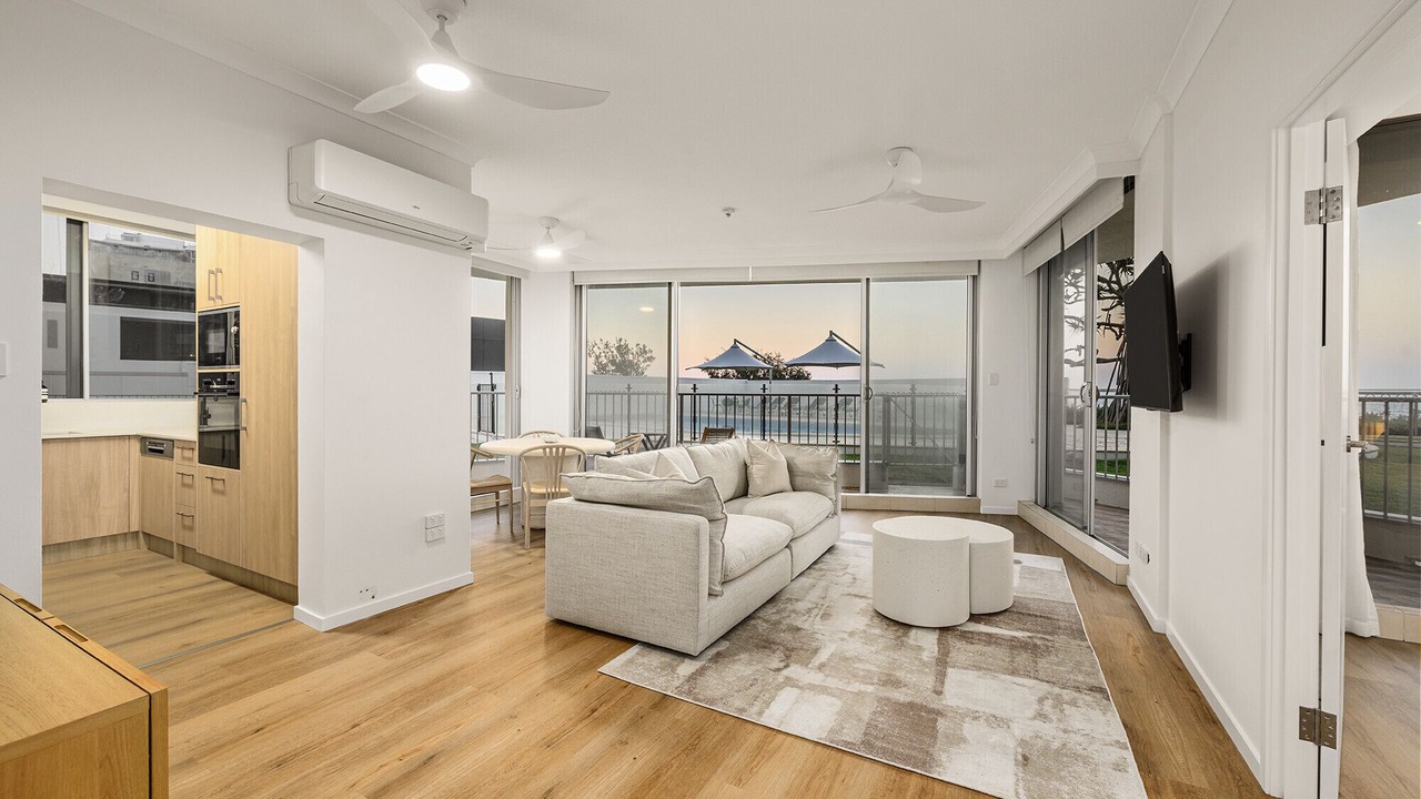 Photo of Livingroom in Main Beach