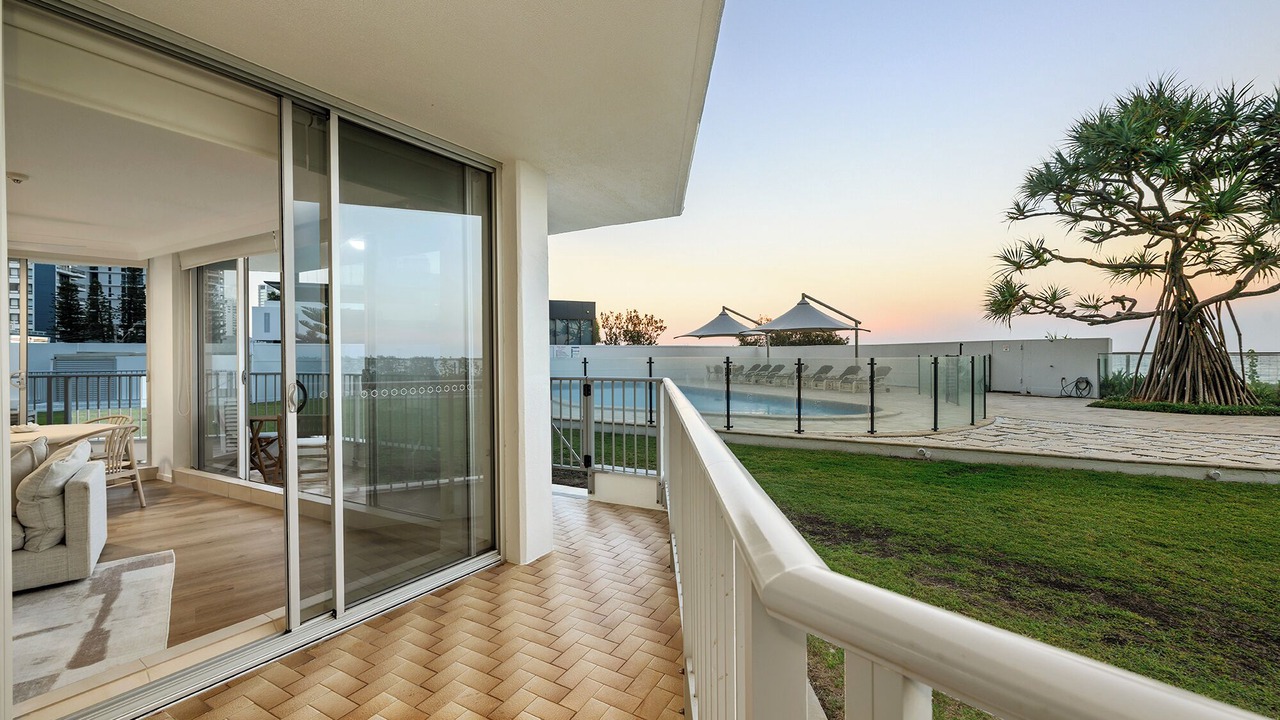 Photo of Patio Balcony in Main Beach