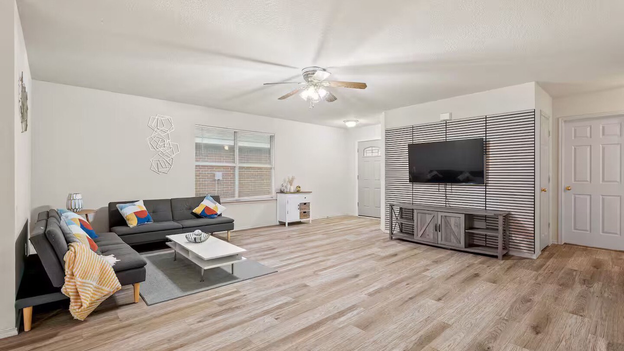 Photo of Livingroom in Handley