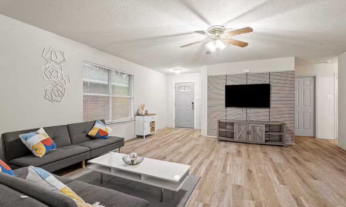 Photo of Livingroom in Handley