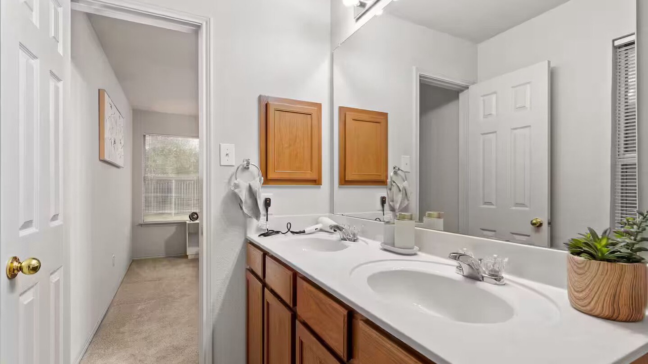 Photo of Bathroom in Handley