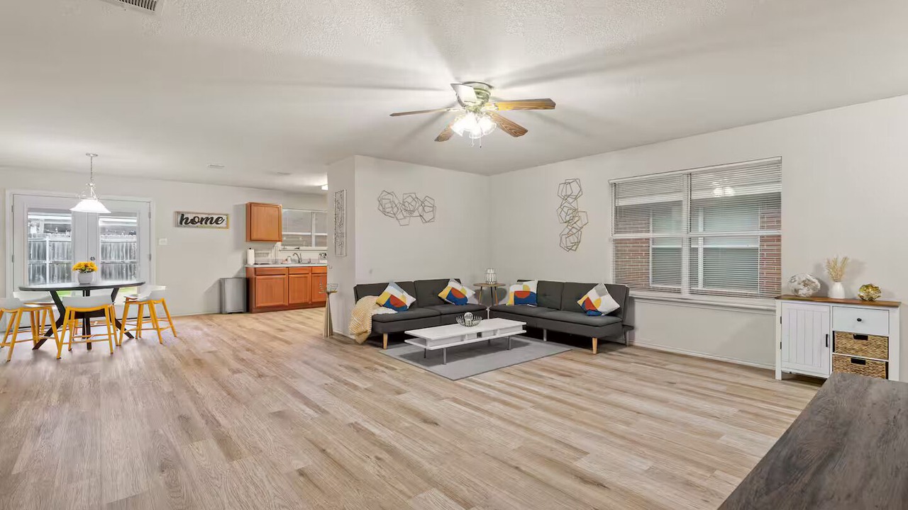 Photo of Livingroom in Handley