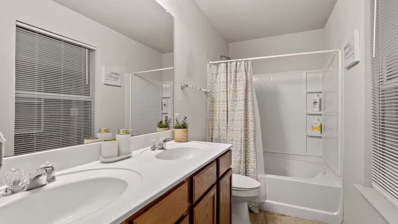 Photo of Bathroom in Handley