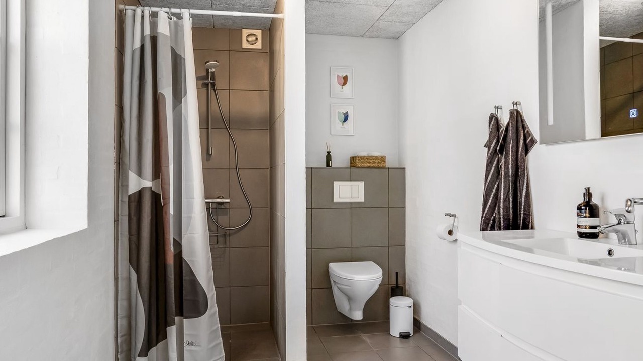 Photo of Bathroom in Hou