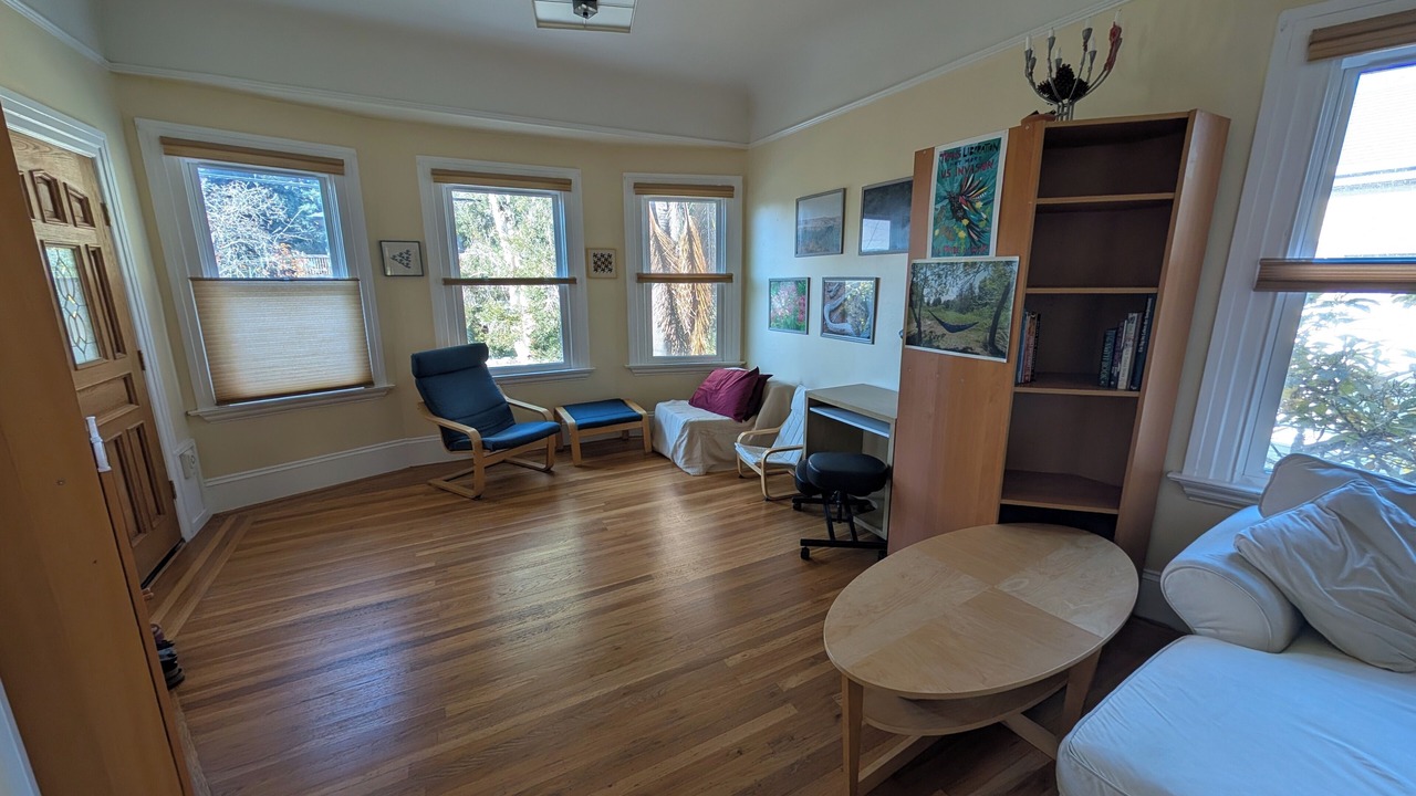 Photo of Livingroom in South Berkeley