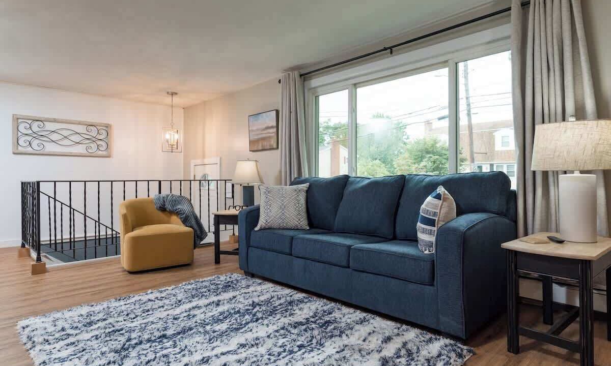 Photo of Livingroom in Woburn