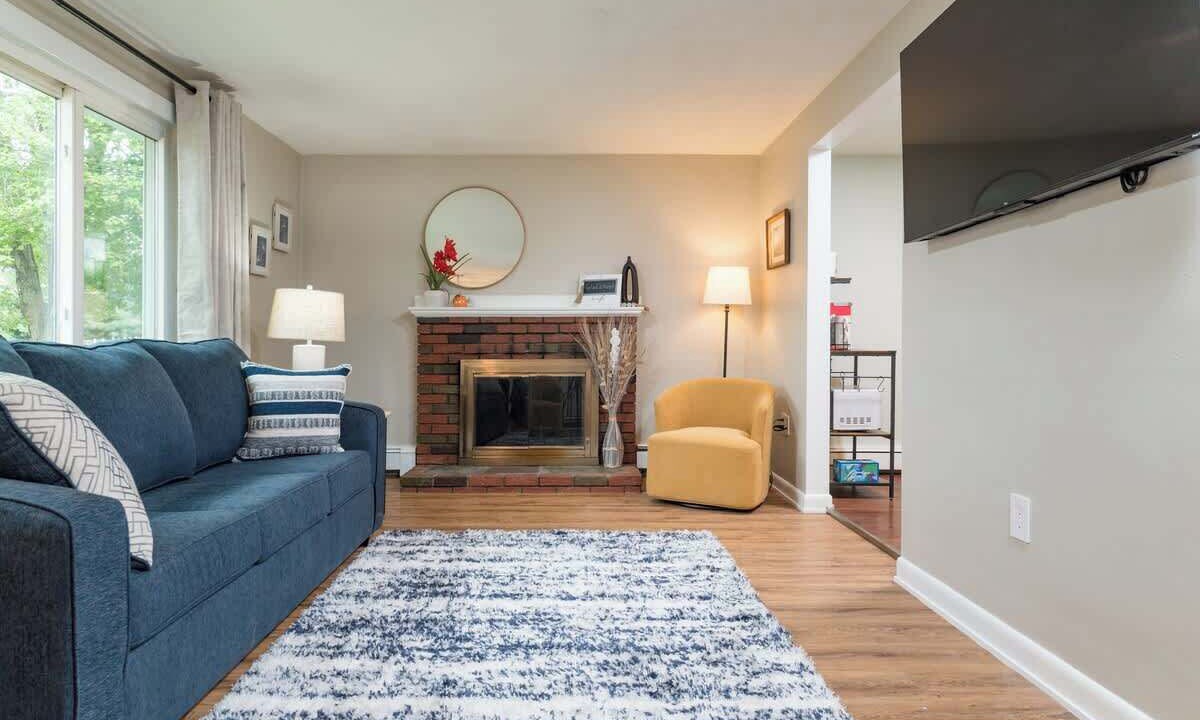 Photo of Livingroom in Woburn