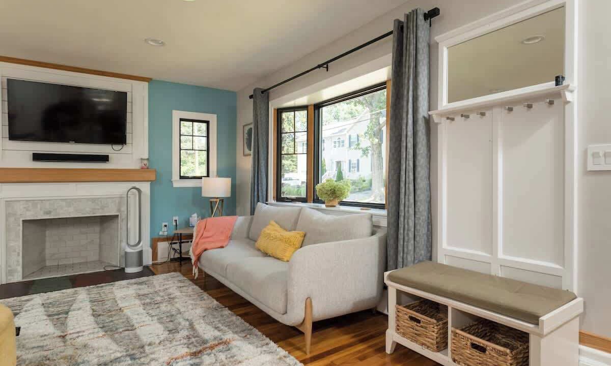 Photo of Livingroom in Woburn