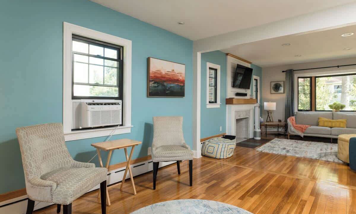 Photo of Livingroom in Woburn