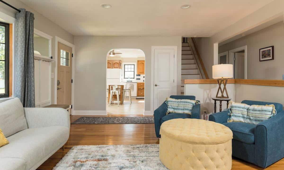 Photo of Livingroom in Woburn