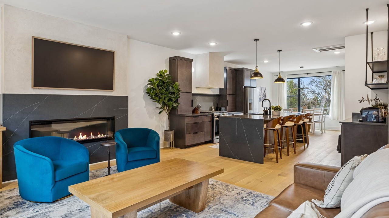 Photo of Livingroom in Hurwood Heights
