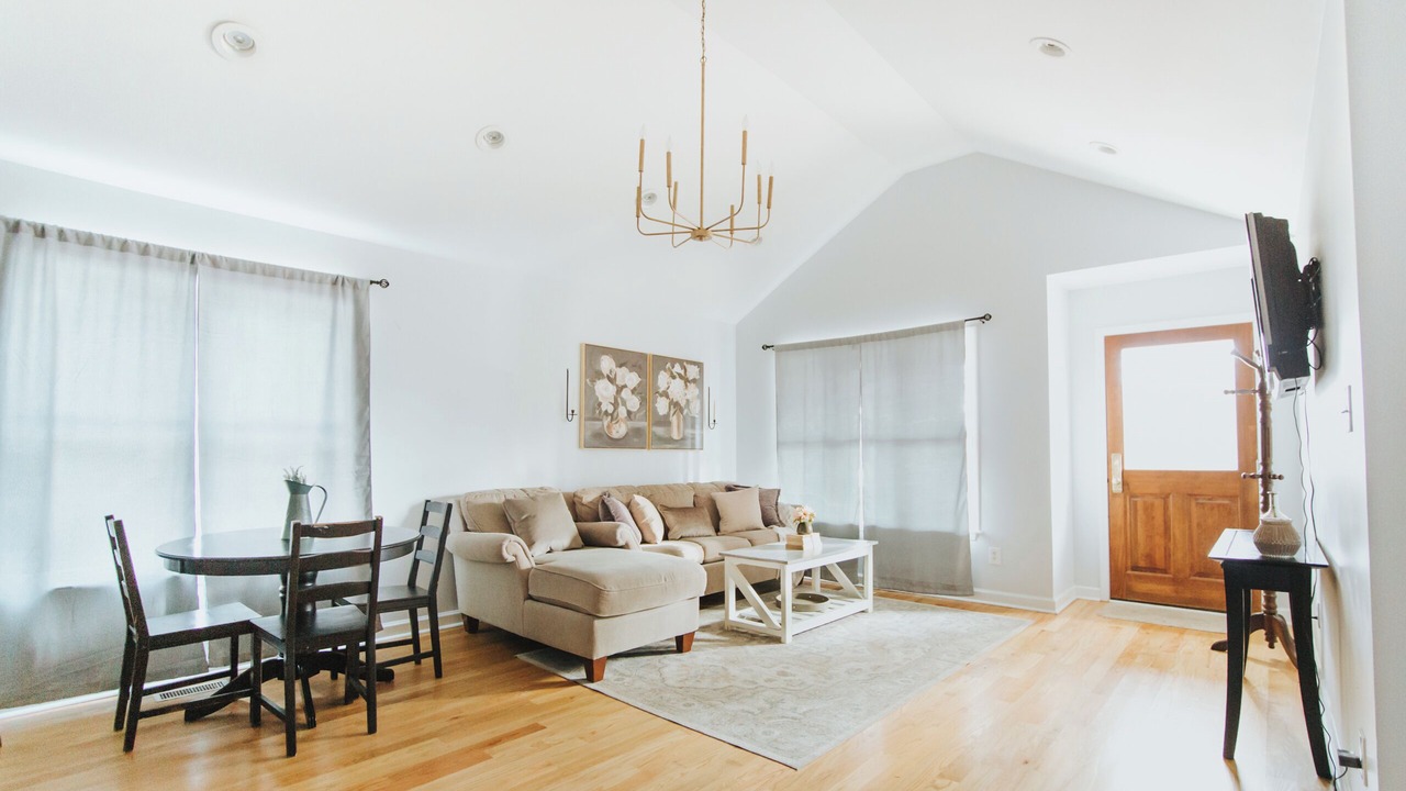 Photo of Livingroom in Downtown