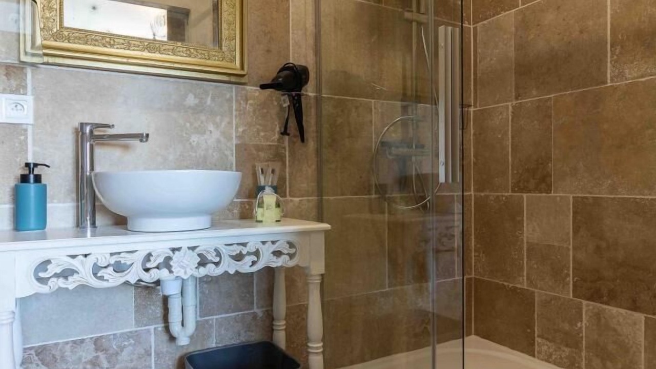 Photo of Bathroom in Saint-Felix-Lauragais