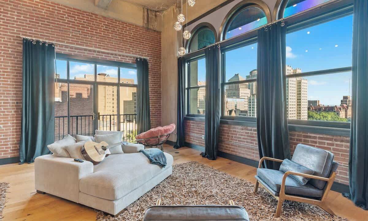 Photo of Livingroom in Downtown West
