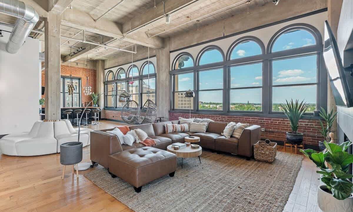 Photo of Livingroom in Downtown West