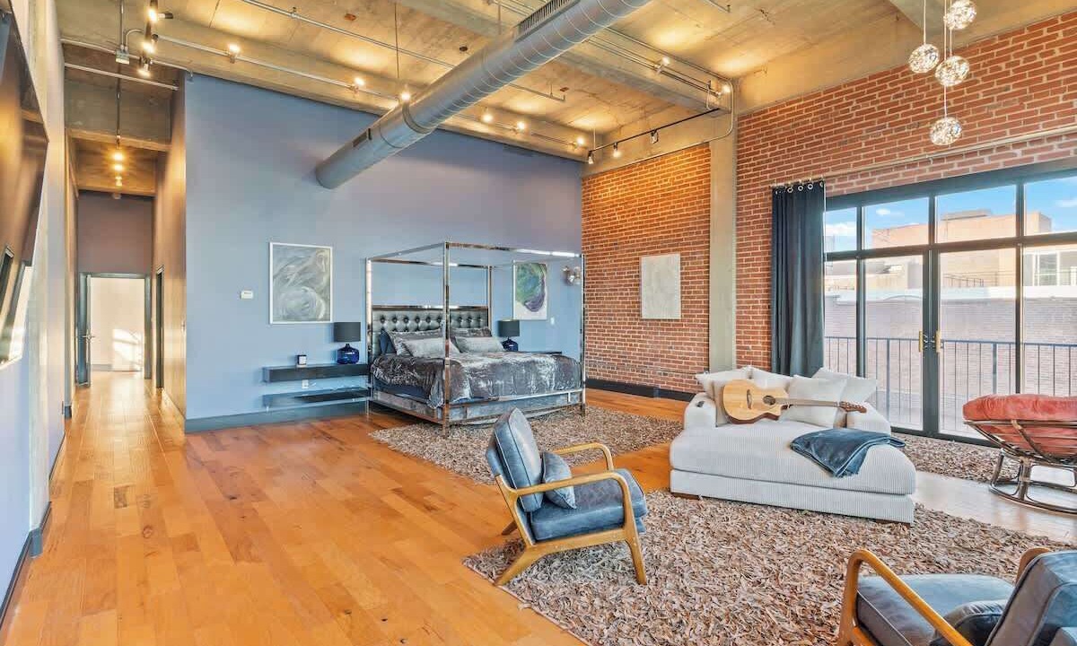 Photo of Livingroom in Downtown West