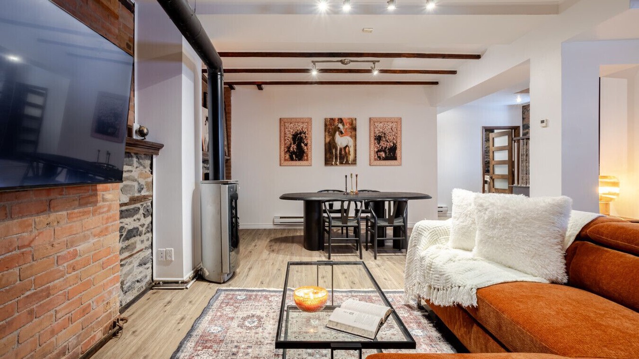 Photo of Livingroom in Shaughnessy Village