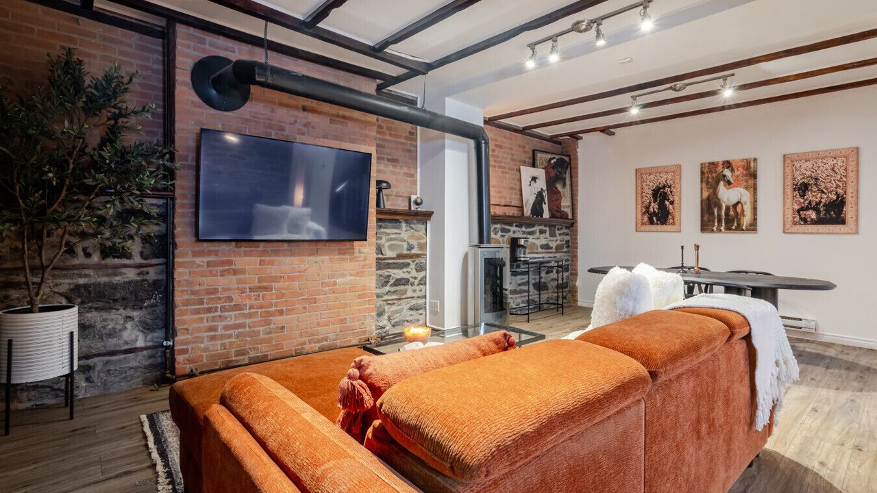 Photo of Livingroom in Shaughnessy Village