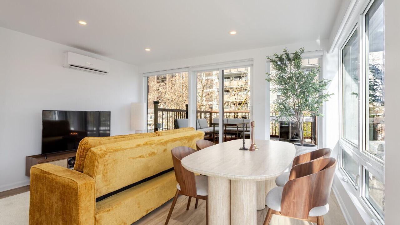 Photo of Livingroom in Shaughnessy Village